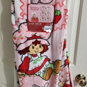 Strawberry Shortcake Throw Blanket NWT